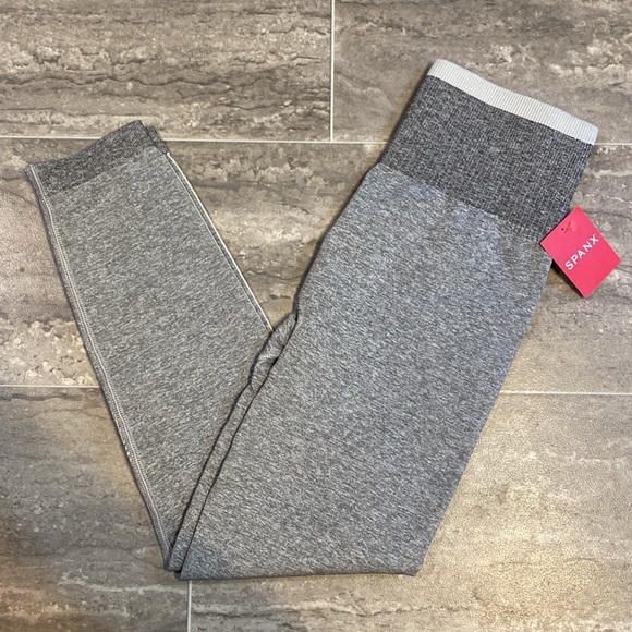 ‼️NWT Spanx Sports Bra and Legging Workout Set! - Picture 5 of 9